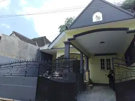 Disewakan Rumah Strategis Kota Malang | 3 KT 2 KM | Siap Huni