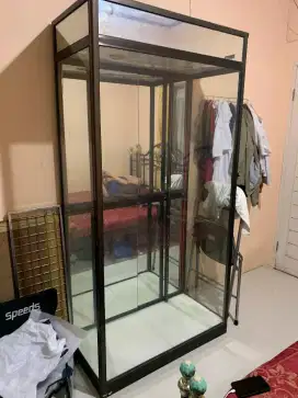 Lemari sama etalase