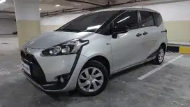 2018 TDP 8,JT Toyota Sienta 1.5 E Bensin-AT Silver