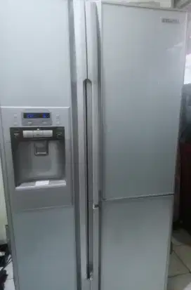 Di jual kulkas 3 pintu side by side merk Hitachi Normal SIAP PAKAI