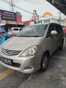 Toyota Kijang Innova 2010 Bensin