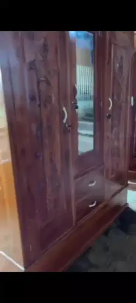 Lemari Kayu Pakaian