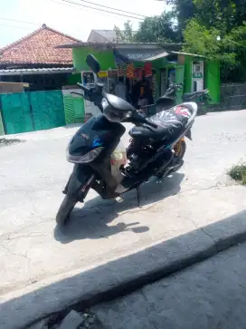 Mio smile hitam Lis api