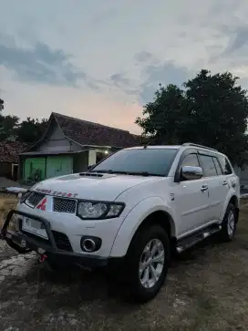 Pajero sport Dakar 4x2 original
