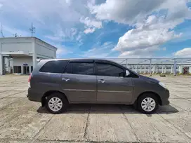 Toyota innova V luxury bensin 2.0 at 2011