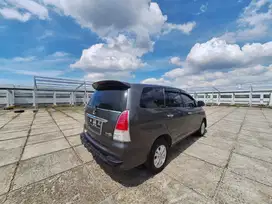 Toyota innova V luxury bensin 2.0 at 2011