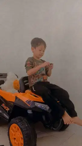 Mobil mobilan aki gak jarang dimainin