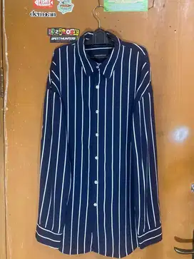 Kemeja lengan panjang biru dongker garis