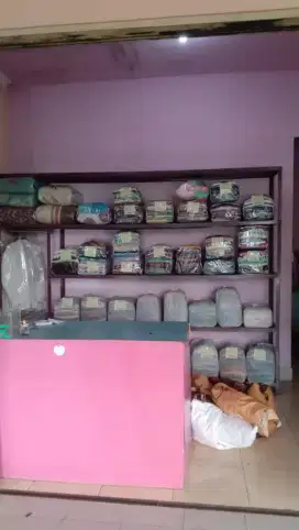 DIBUTUHKAN KARYAWATI LAUNDRI