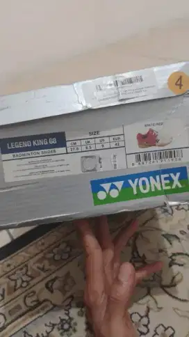 Sepatu badminton Yonex
