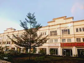 Ruko baru 3 lantai Casa de viola di sewakan.