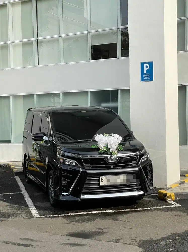 Sewa Mobil Premium Toyota Voxy