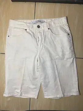 Celana Pendek Guess