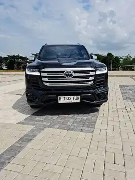 Toyota land cruiser vxr 300 2023 like new