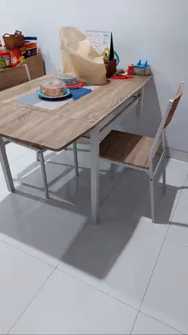 Meja kursi makan kayu