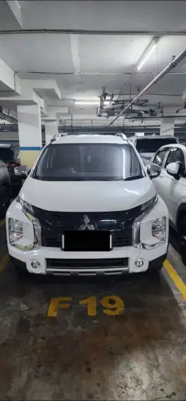 Di jual mitsubisi  xpander cross CVTAT 2022 putih.