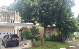 Disewakan Rumah Depan Taman Siap Huni