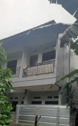 DiKontarakan rumah 2 lantai di Pesanggrahan