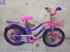 SEPEDA ANAK CEWEK UKURAN 18 GRES KOKOH SIAP PAKAI
