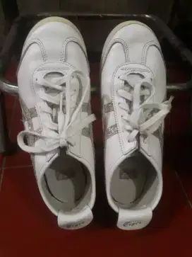 Dijual sepatu wanita