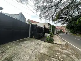 Rumah Luas Di Mainroad Riau Bandung cocok untuk usaha / tempat tinggal