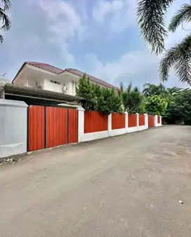 Rumah Cantik di Pemata Hijau Grogol Jakarta Selatan