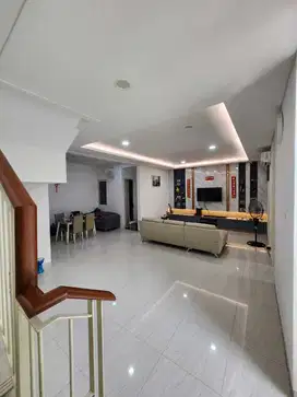 Jual rumah mewah 2 lantai siap huni baru Grand Pakuwon