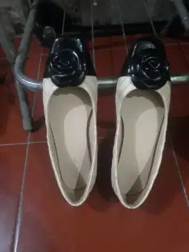 Dijual sepatu wanita