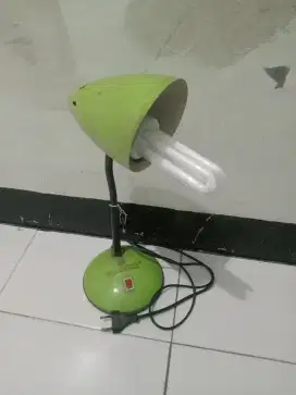 Lampu meja belajar