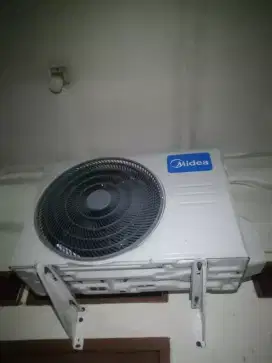 DIJUAL CEPAT AC MIDEA 1/2 PK SEKEN