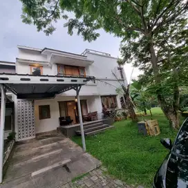 Super Good Deal Owner Jual Rugi Rumah Cantik  3 Lantai