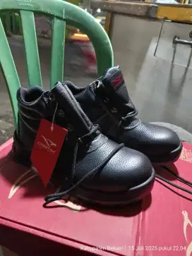 Sepatu safety cheetah