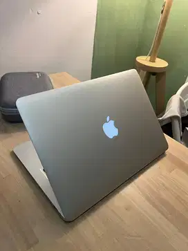 MacBook Air 2017 13 inch RAM 8gb garansi bekas ibox