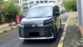 Km 7rb toyota voxy cvt tss 2024 hitam pajak panjang