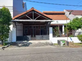 DISEWAKAN RUMAH DI GAYUNGSARI BARAT