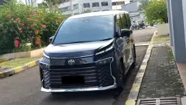 Km 9 rb toyota voxy cvt tss 2022 hitam pajak panjang siap pakai