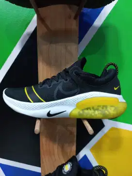 SEPATU NIKE JOYRIDE RUN FK FC