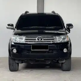 Toyota Fortuner G manual diesel 2010 hitam