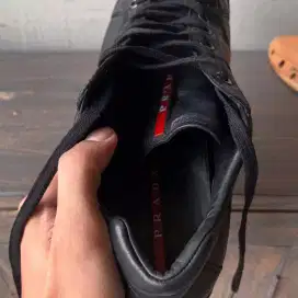 Sepatu prada asli