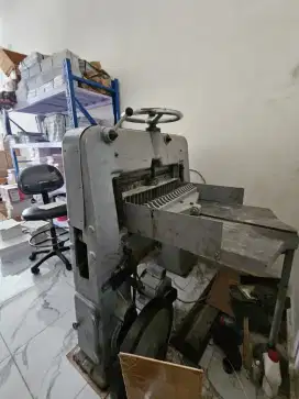 Mesin Potong Kertas DQ 301 ukuran 65