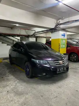 DI JUAL SANTAI MOBIL KESAYANGAN HONDA CITY TAHUN 2010