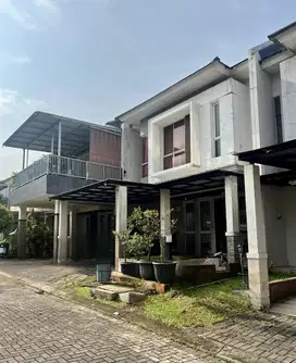 Rumah di Cluster Royal Blossom The Green BSD 2 Lantai Rapih