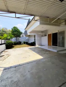 Rumah Nyaman Dalam Komplek Di Pulomas Utara S8021