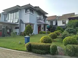 Rumah Cantik Huk Taman Semi Private di Foresta BSD City