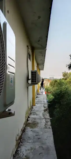 Jasa service AC cuci AC service kulkas dan mesin cuci dll.