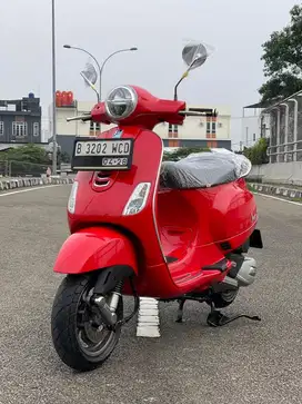 Kredit/Cash Vespa Matic Lx 125 I-Get Tahun 2023