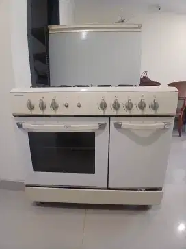 Kompor gas 5 tungku + Oven LaGermania, putih, berfungsi baik, bersih