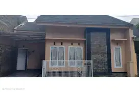 DIJUAL CEPAT! Rumah Luas di Bumi Este Muktisari – Jember