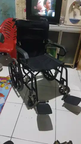 Kursi roda lansia