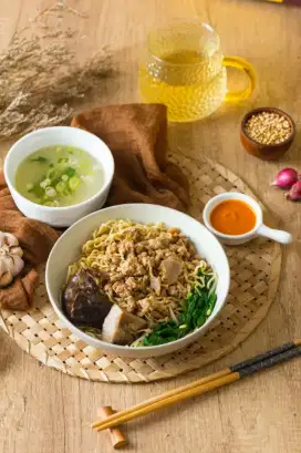 Pelayan rumah makan (Wanita)
